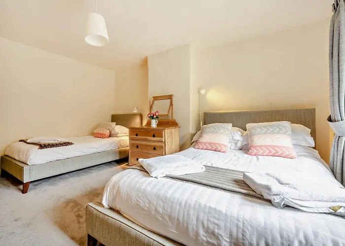 4 Bed In Oc-sz090 Holiday home