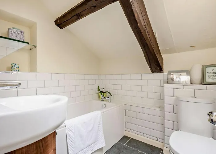 4 Bed In Oc-sz090 Holiday home