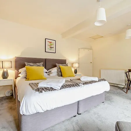 4 Bed In Sz090
