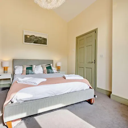 Holiday home 4 Bed In Sz090 *