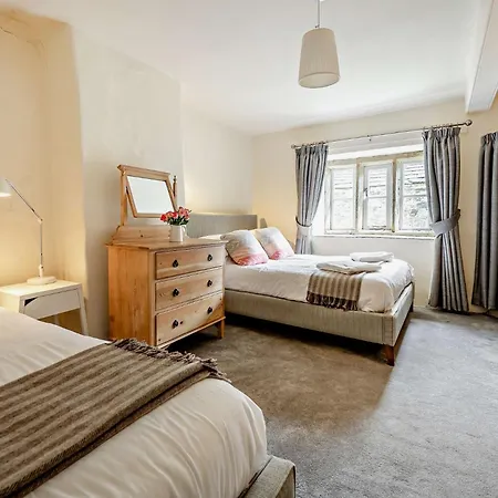 4 Bed In Sz090 *