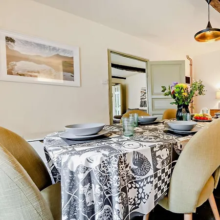 בית נופש 4 Bed In Sz090 באטרמיר